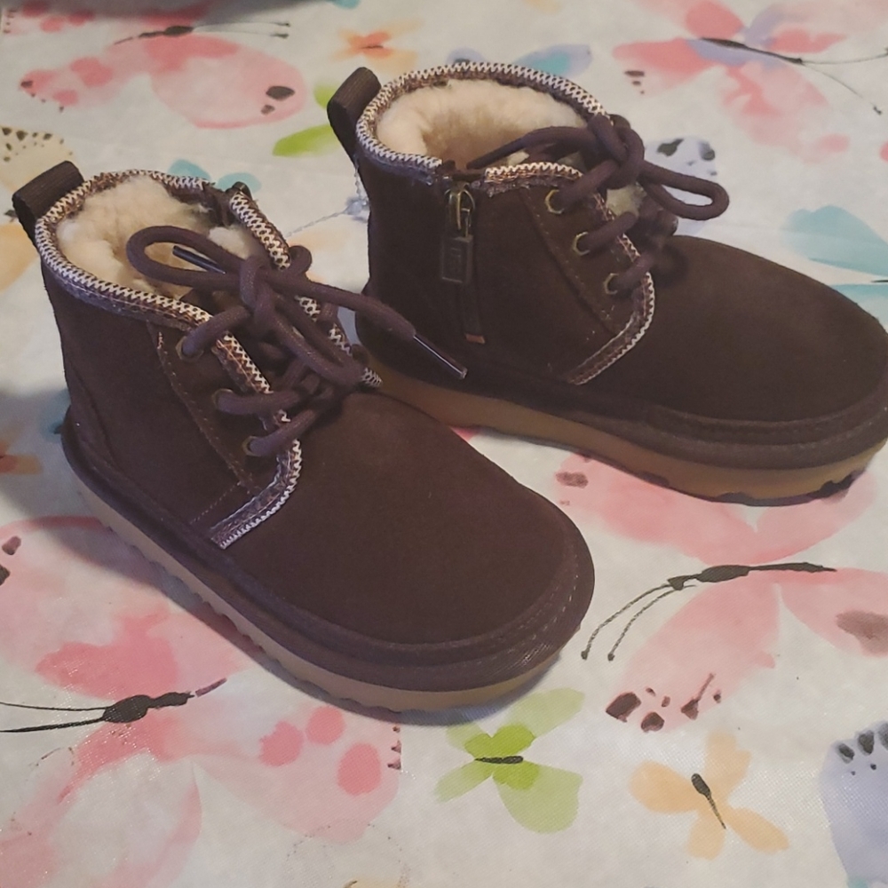 Toddler boys Nuemel Zip boots UGG